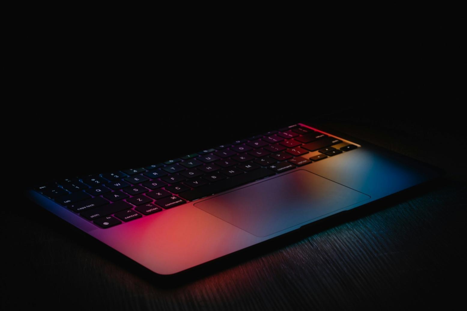 Moderne Arbeitsplätze mit professioneller IT-Ausstattung